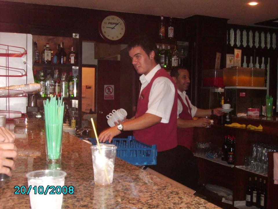Die Jungs von der Cafe-Bar Globales America
