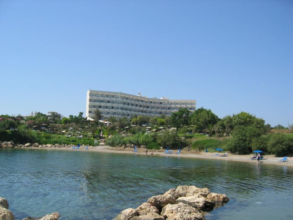 Blick auf das Hotel Crystal Springs Beach Hotel
