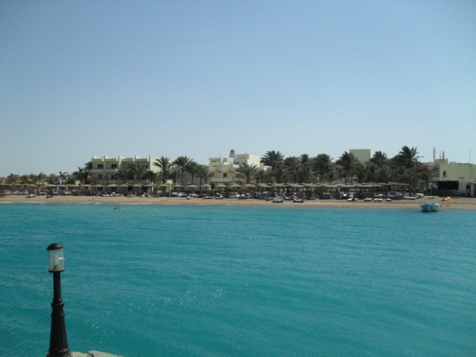 Hotel vom Steg aus fotografiert Palm Beach Resort