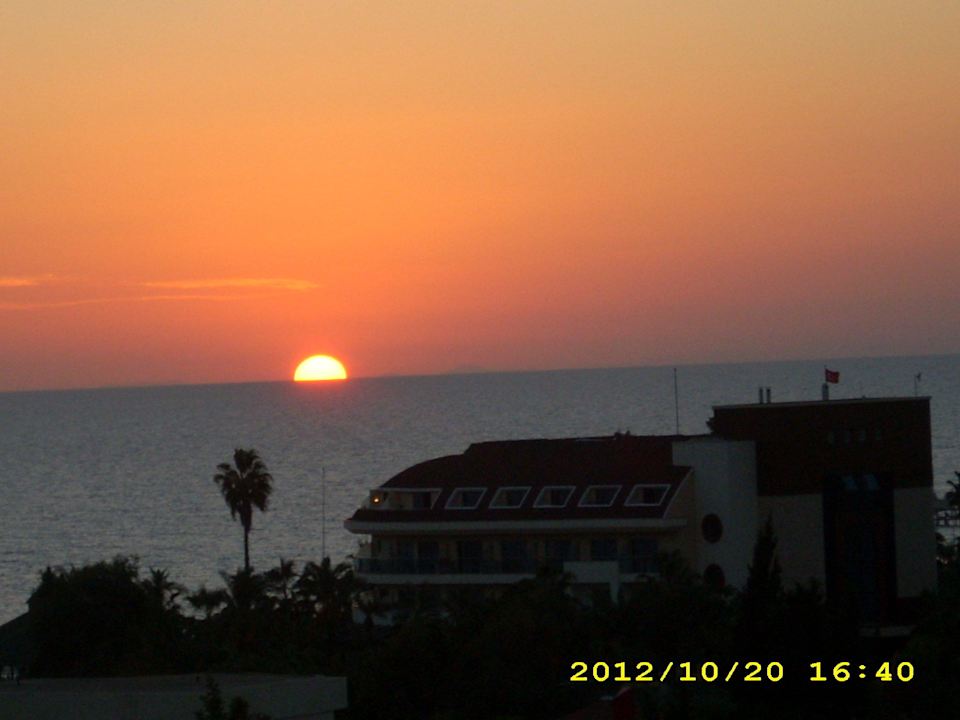 Wunderschöner Sonnenuntergang Hotel Royal Garden Beach