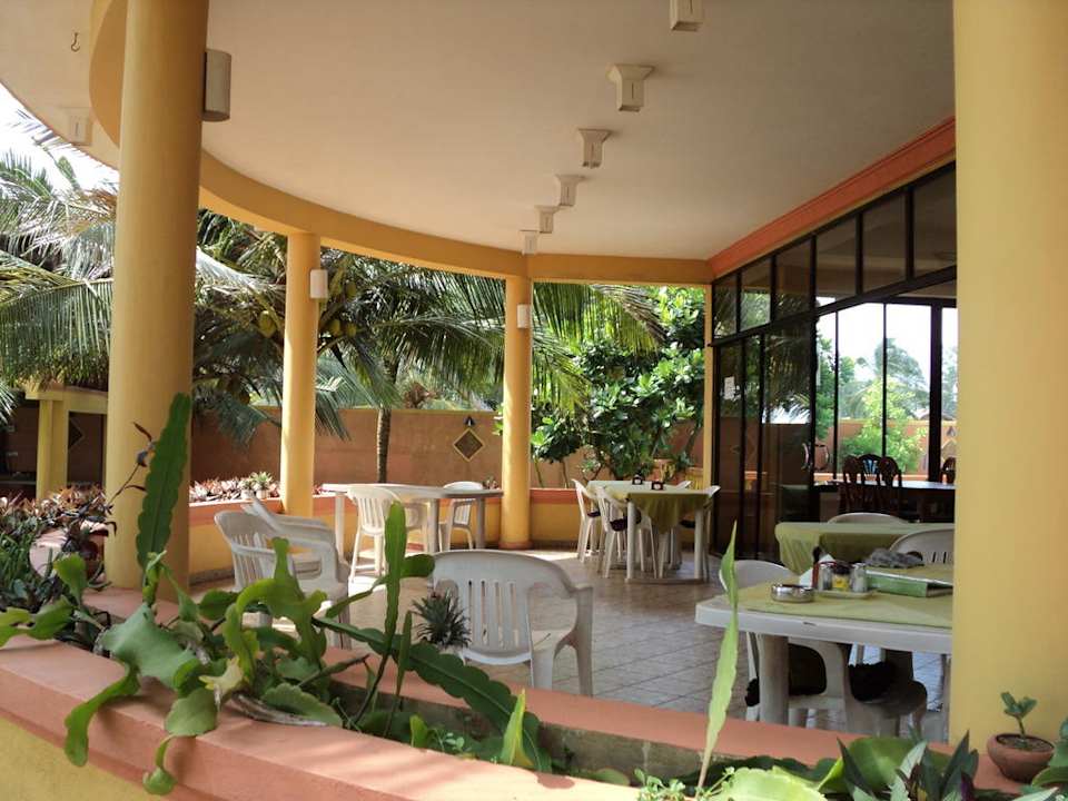 Terrasse mit Blick aufs Meer Hotel Oasey Beach