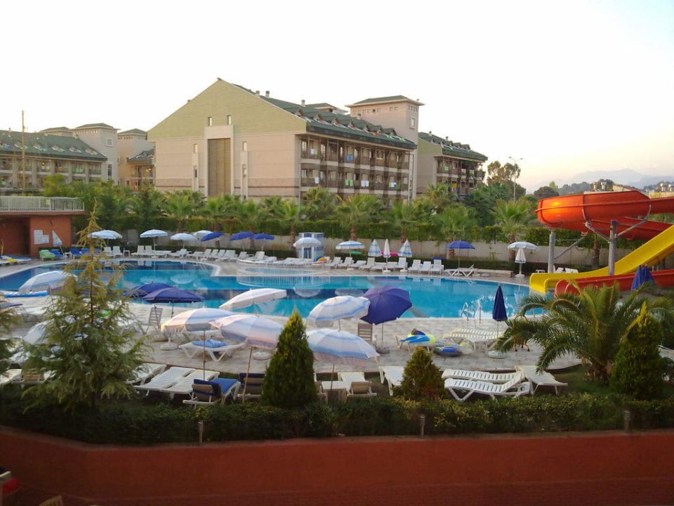 Pool mit Blick zum Nachbarhotel Club Side Coast