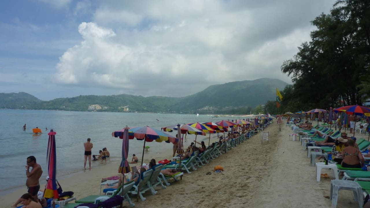 Patong Beach, vor dem Hotel Holiday Inn Resort Phuket