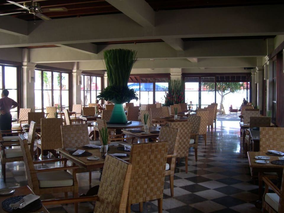 Beachclub Restaurant Puri Santrian