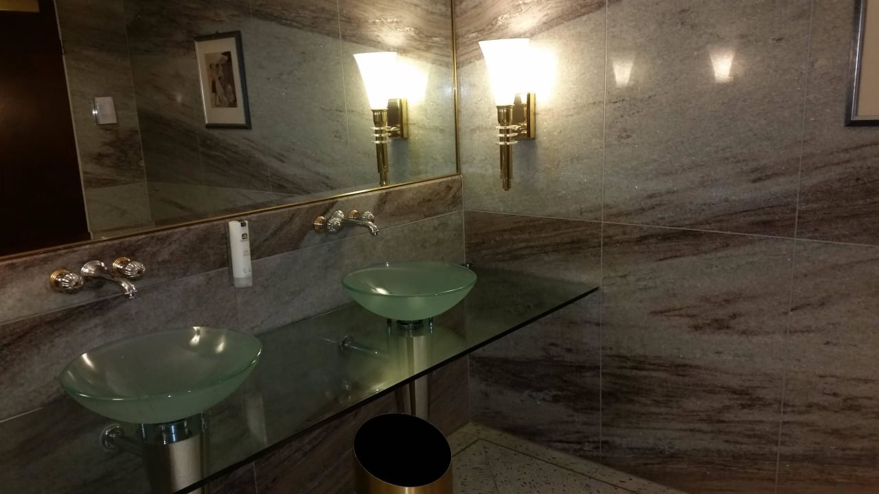 Waschraum Best Western Premier Grand Hotel Russischer Hof