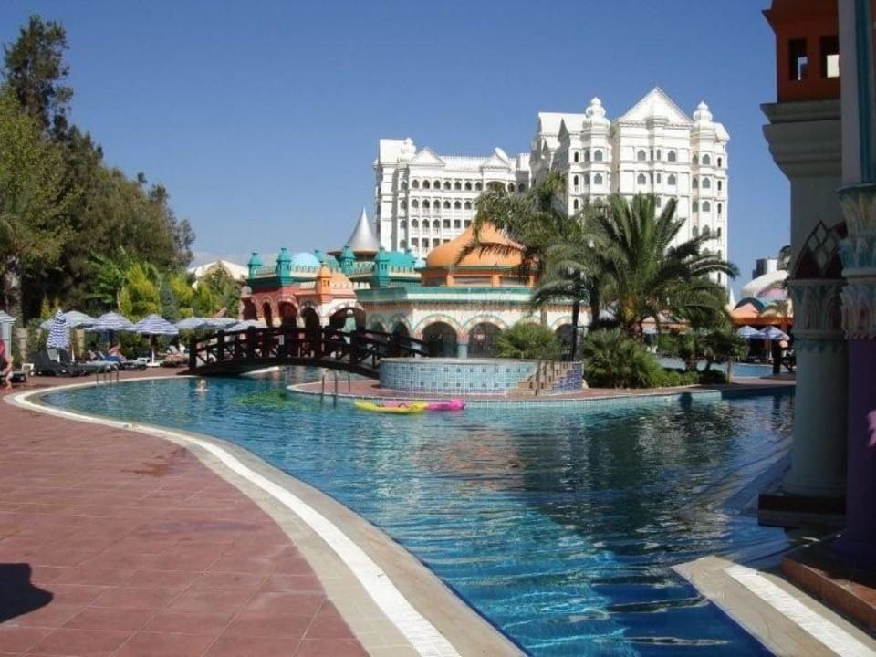 Pool des Kamelya H.V. Kamelya Aishen Club