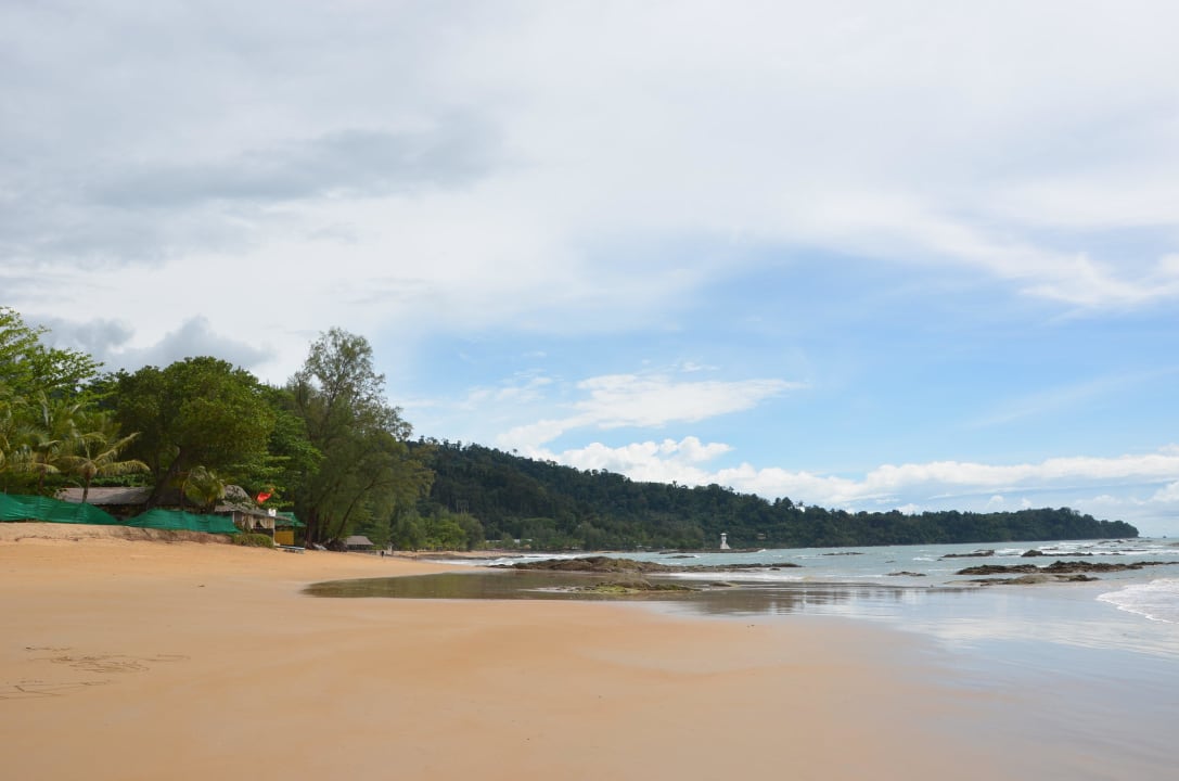 Direkt auf der anderen Strassen Seite Khaolak Oriental Resort - Adults only