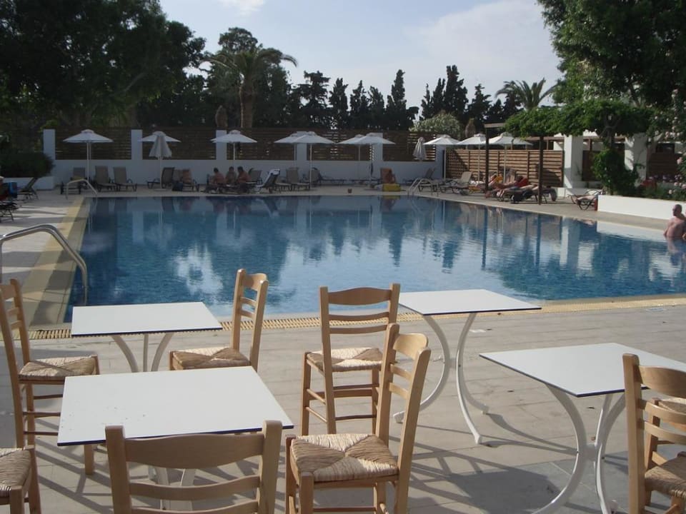 Kleiner Pool zur Strassenseite TUI BLUE Oceanis Beach and Spa Resort