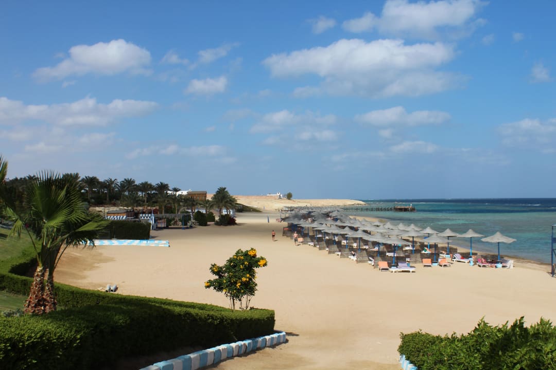 Strandblick von der rechten Seite aus Fantazia Resort Marsa Alam