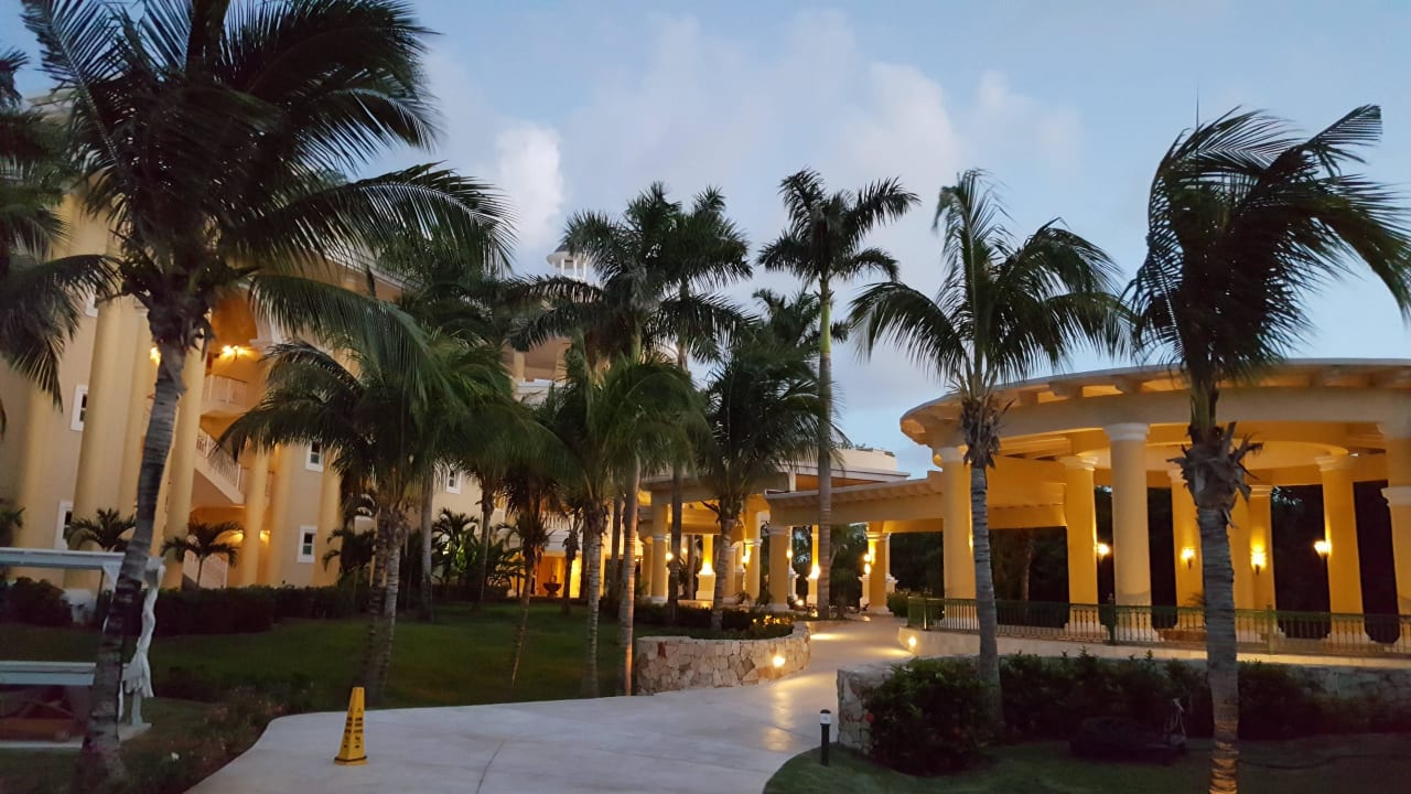 Abendliches Ambiente JOIA Paraiso by Iberostar