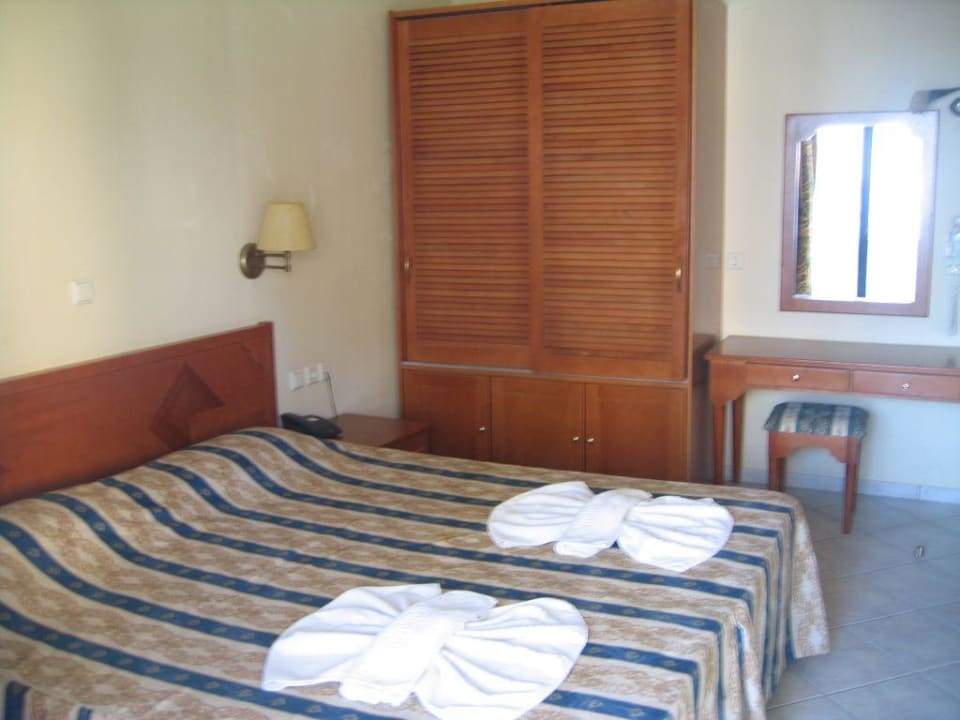 Zimmer bei der Ankunft  Aparthotel Eleni Beach