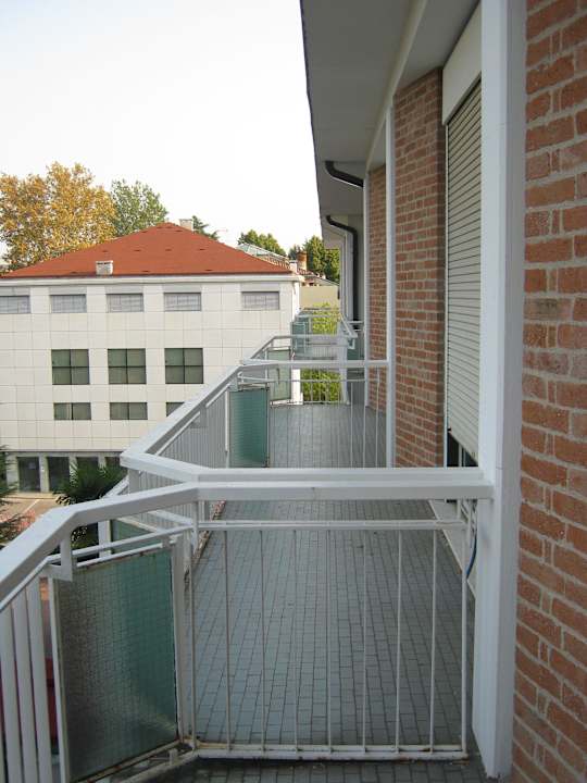 Balkon - etwas Möbel wäre schön Hotel La Meridiana