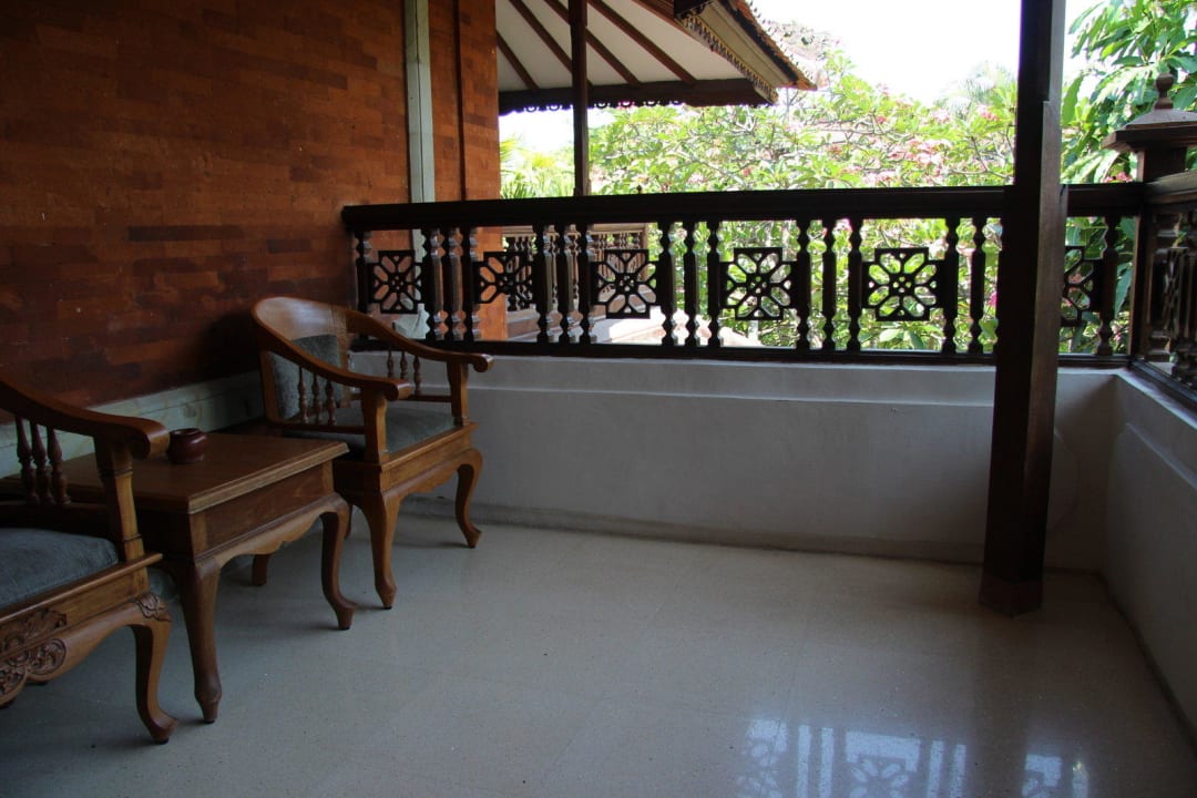 Großer Balkon vom Deluxe Zimmer Hotel Keraton Jimbaran Resort