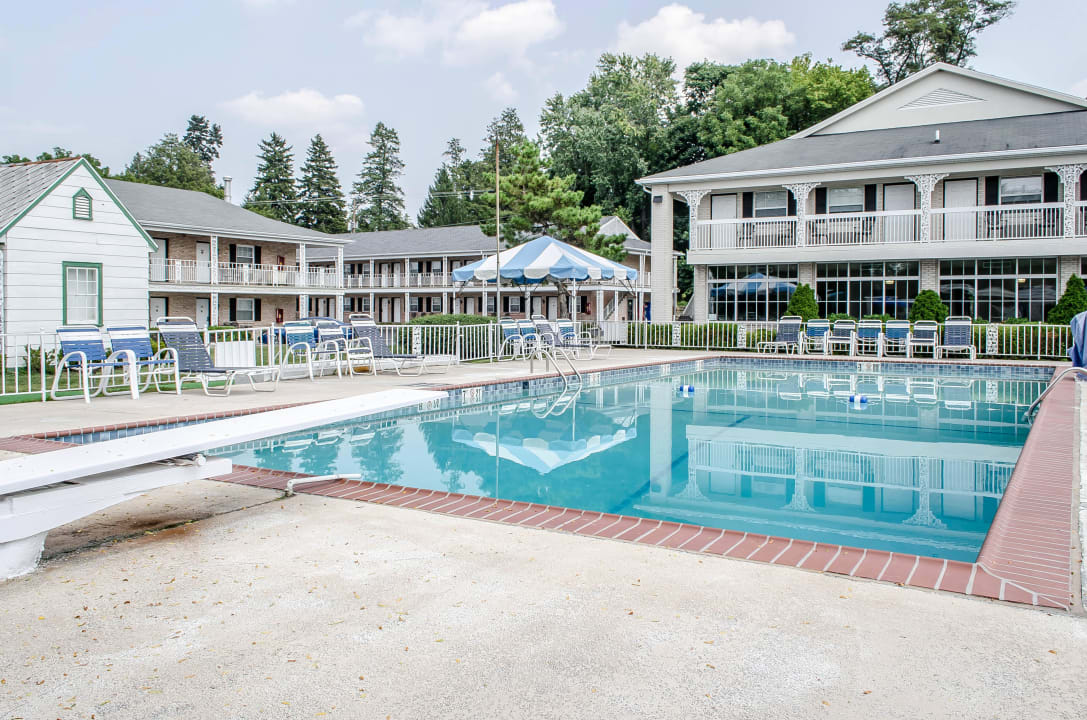 Outdoor Pool Quality Inn Gettysburg Battlefield