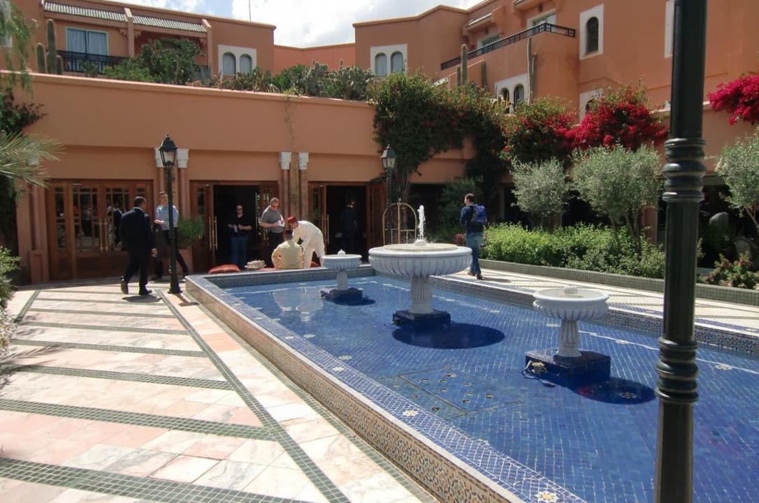 Eins von vielen kleinen Wasserspielen Palmeraie Palace