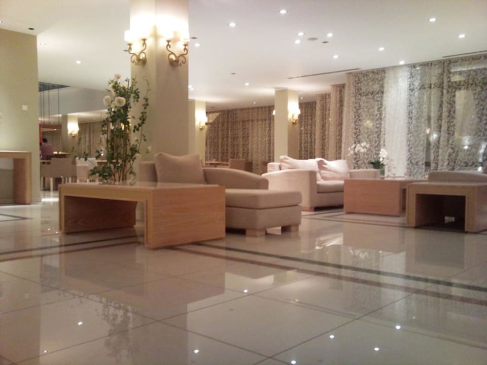 Lobby Richtung Bar Porto Bello Royal