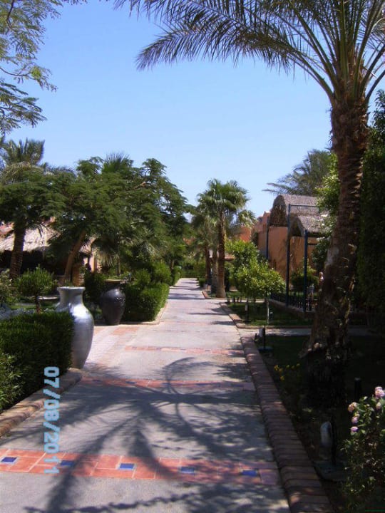 Weg am Familypool vorbei Jaz Makadi Oasis Resort