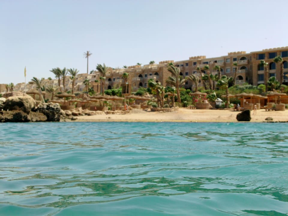 Hotelanlage vom Wasser aus Pickalbatros Citadel Resort