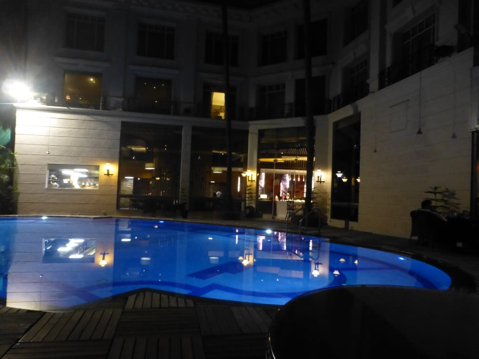 Pool Radisson Blu Hotel Chennai