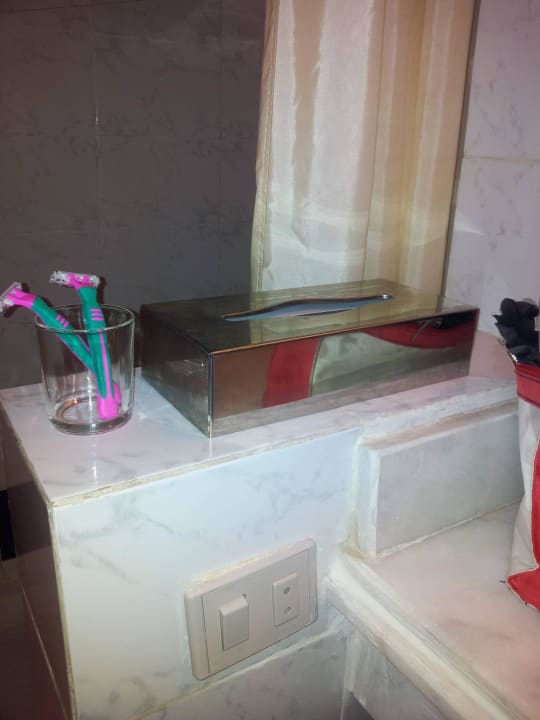 Dreckiger Zellstoffspender Desert Rose