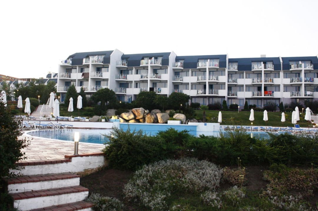 Blick vom Strand zur Anlage Hotel Sineva Beach