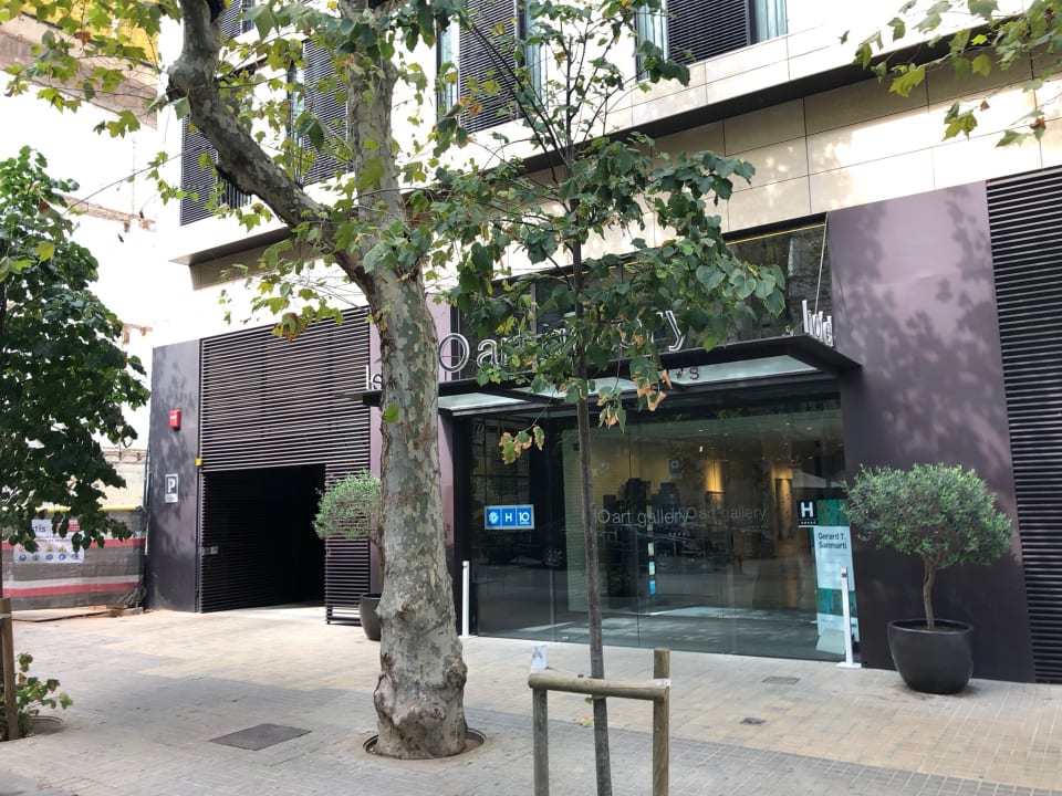 Lobby H10 Art Gallery