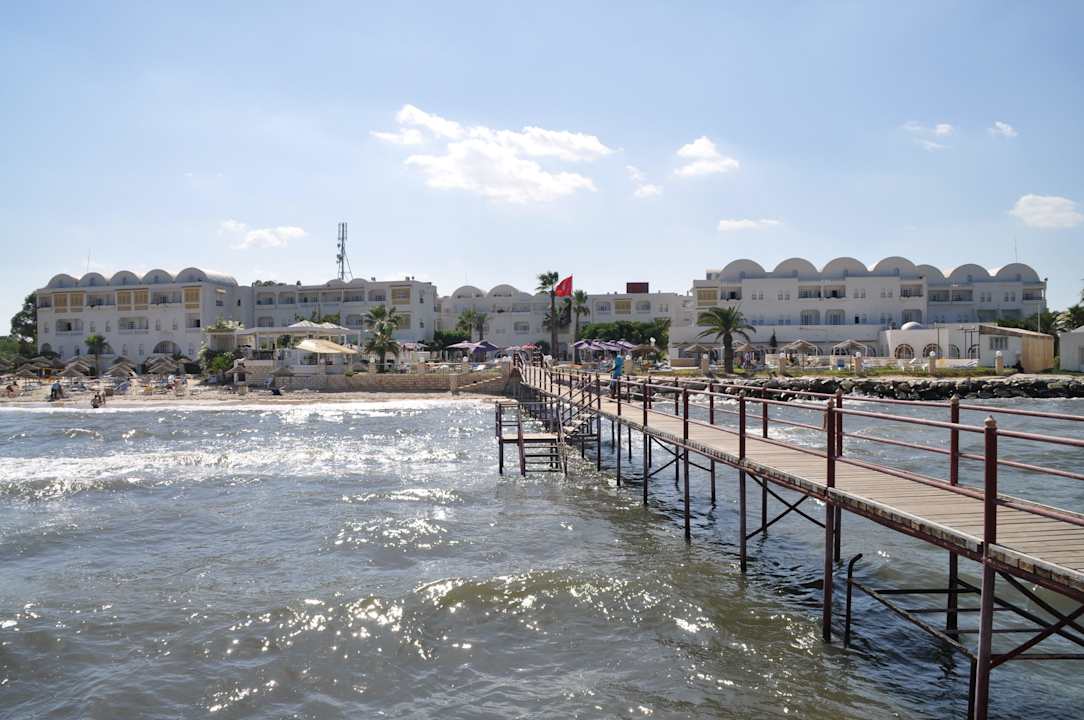 Gesamtansicht des Strandes Alassio Hotel and Thalasso