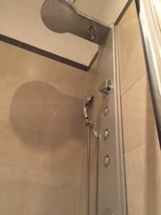 Shower Hotel Raganelli