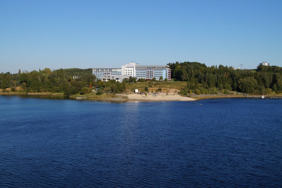 Blick zum Hotel Bio-Seehotel Zeulenroda