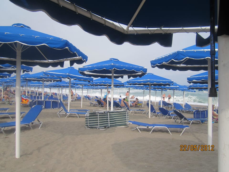 Chaises longues à disposition des résidents Mitsis Rodos Village