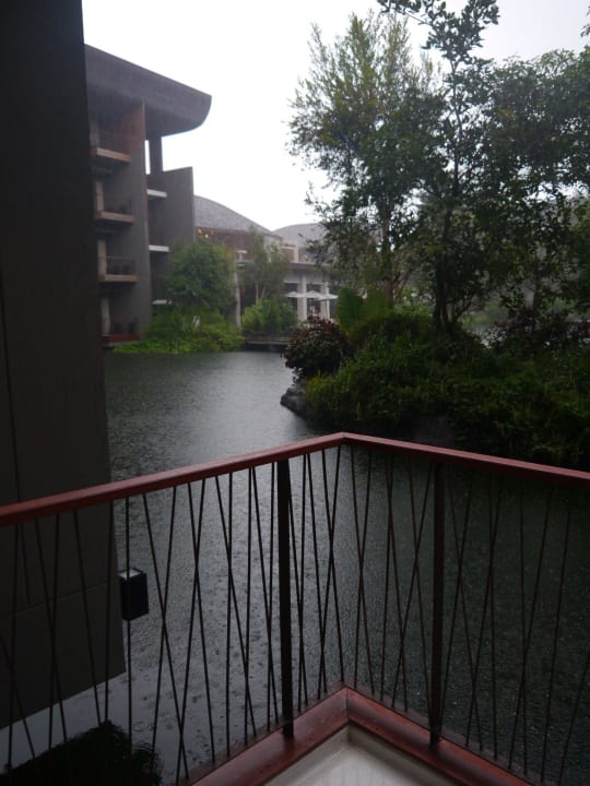 Bei Regen Renaissance Phuket Resort & Spa