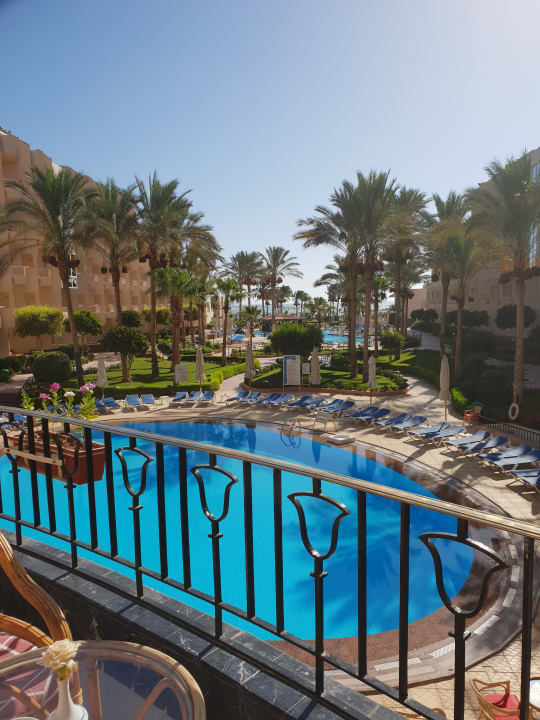 Pool Sea Star Beau Rivage