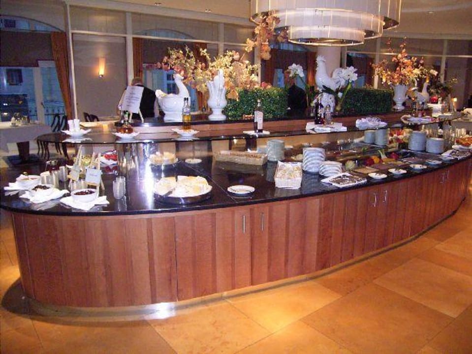 Buffet im Speisesaal Falkensteiner Spa Resort Marienbad
