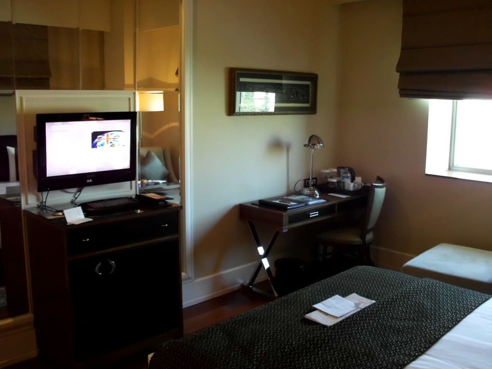 Fernseher mit Schreibtisch Titanic Business Kartal