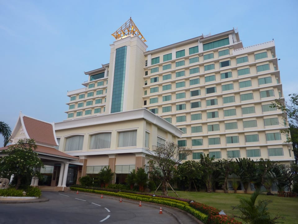 Auffahrt Champasak Grand Hotel