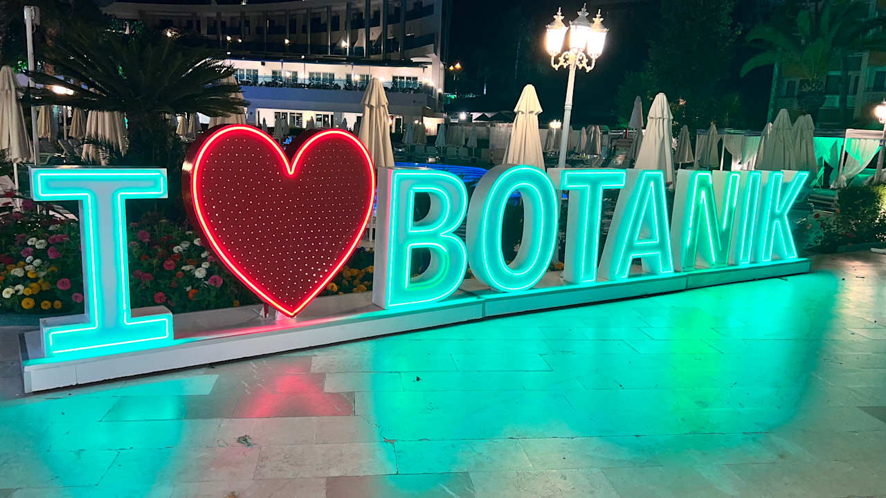 Außenansicht Hotel Botanik Platinum