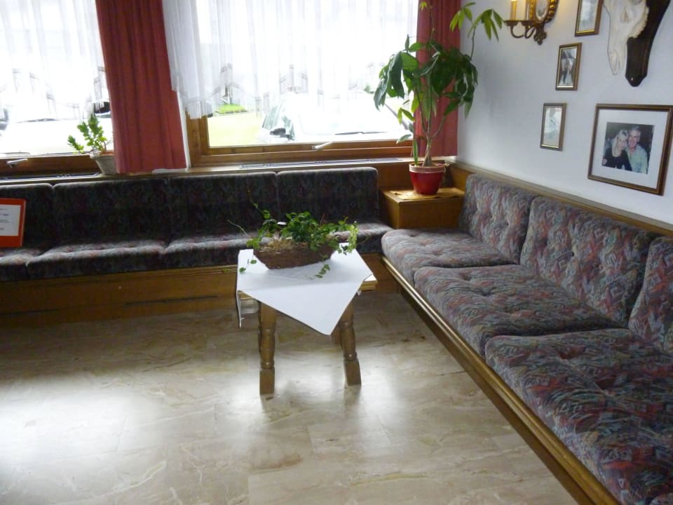 Vor der Rezeption Hotel Gasthof Jäger