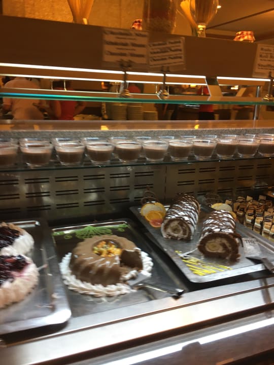 Desserts Club Grand Side