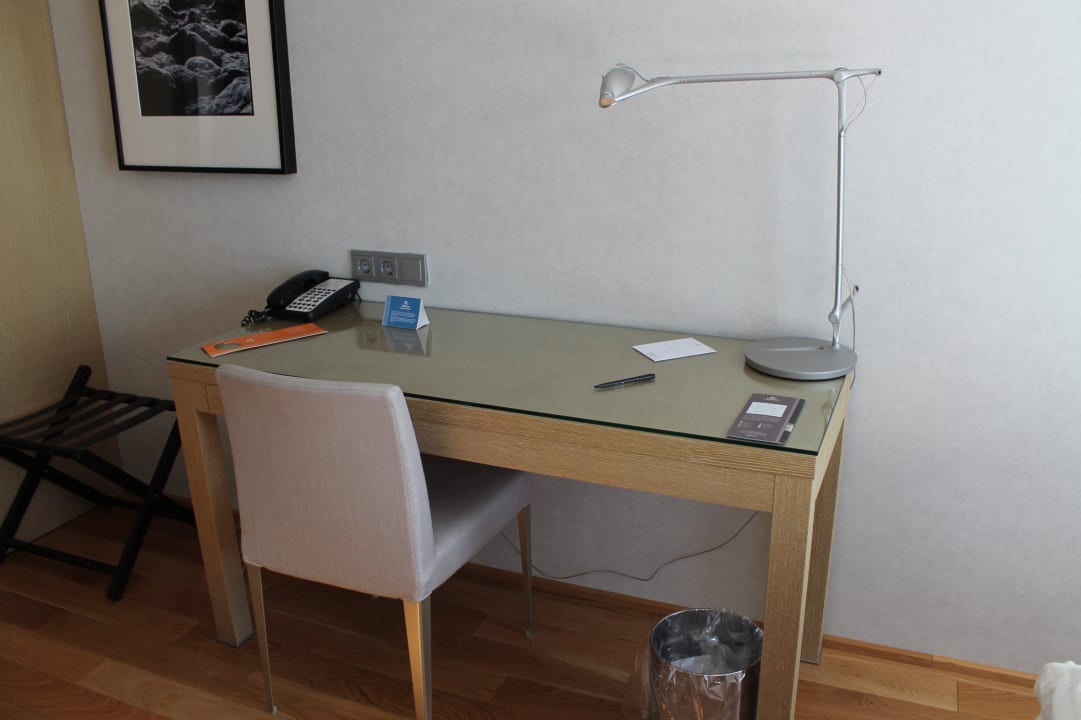 Standard-Zimmer - Schreibtisch Hilton Reykjavik Nordica