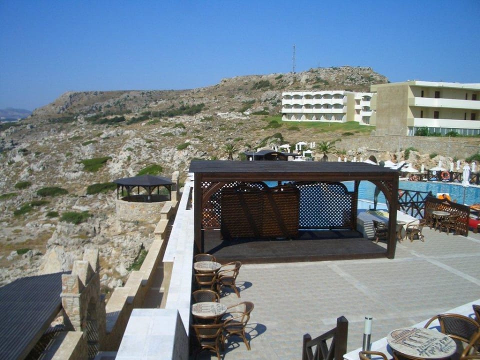 Die Bühne für die Abendveranstaltungen Hotel Kalithea Horizon Royal