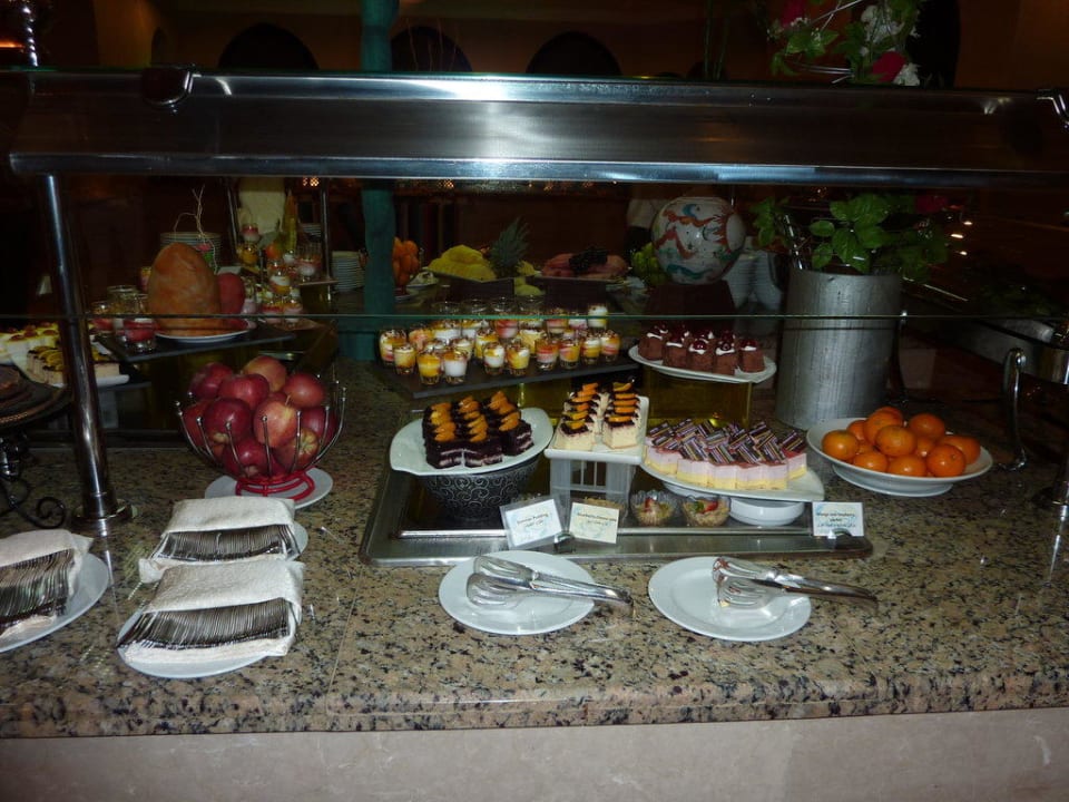 Buffet Miramar Al Aqah Beach Resort