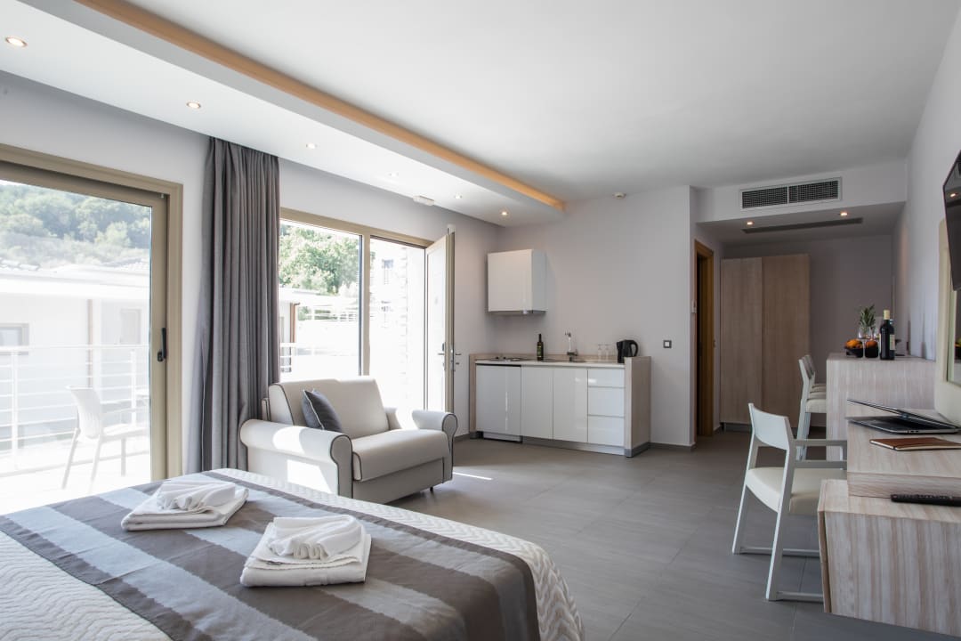 Zimmer Aqua Oliva Resort - Across Hotels & Resorts