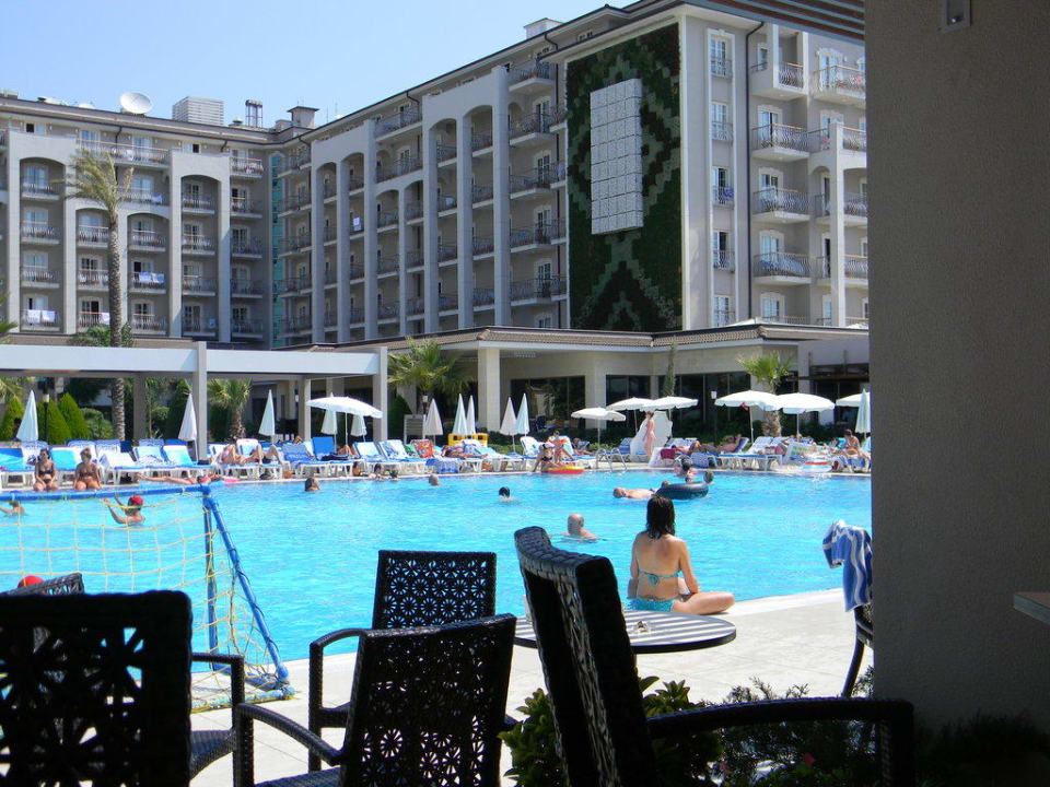 Hotel od strony basenu Sunis Elita Beach Resort & Spa