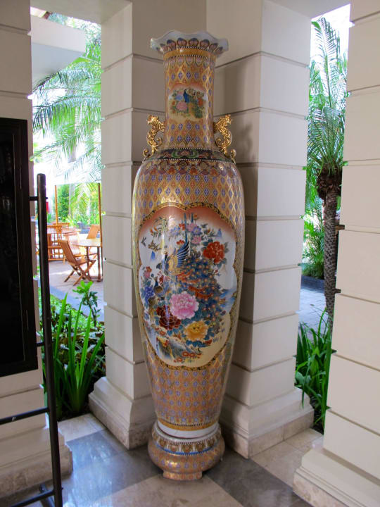 Vase im Hauptgebäude The Phoenix Hotel Yogyakarta