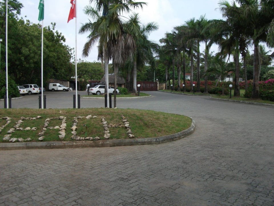 Aussenbereich Zufahrt Bahari Beach Hotel