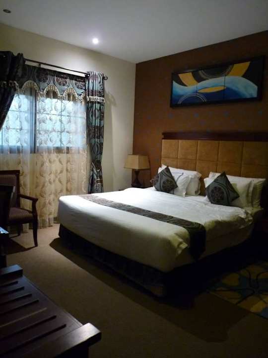 Кровать Hotel Emirates Park Resort