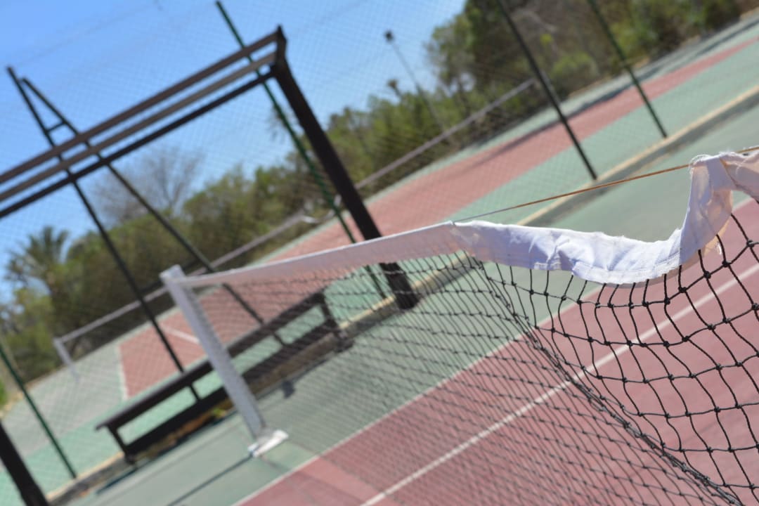 Schlechter Zustand der Sportanlage Calimera One Resort Jockey