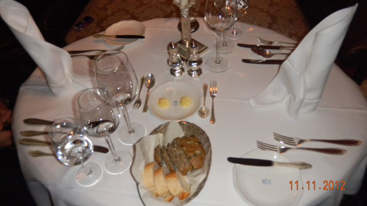 Gedeckter Tisch im Delfter Zimmer Schlosshotel Gaußig