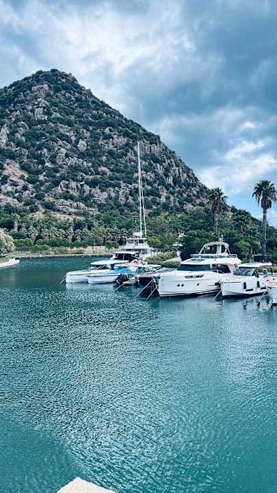 Strand Bellazure Hotel