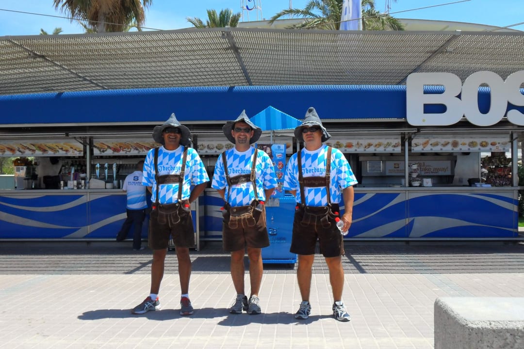 Animateure von Oberbayern die immer auf und ab liefen Grupotel Acapulco Playa - Adults Only